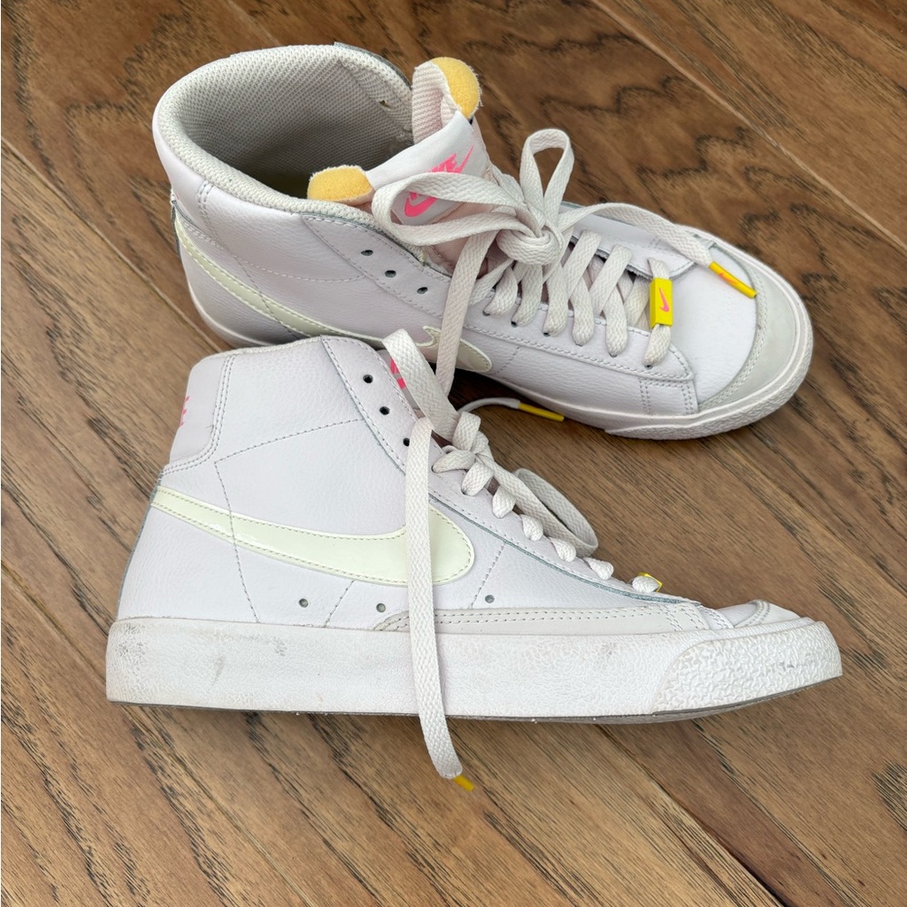 Nike lavender and Yellow Sneakers